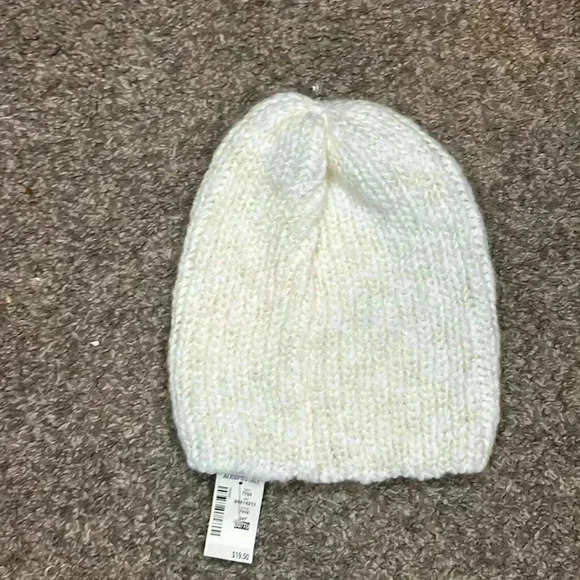 Aeropostale Accessories - NWT Women’s Aeropostale knit hat.